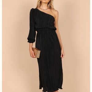 Petal & Pup Black One-Shoulder Dress